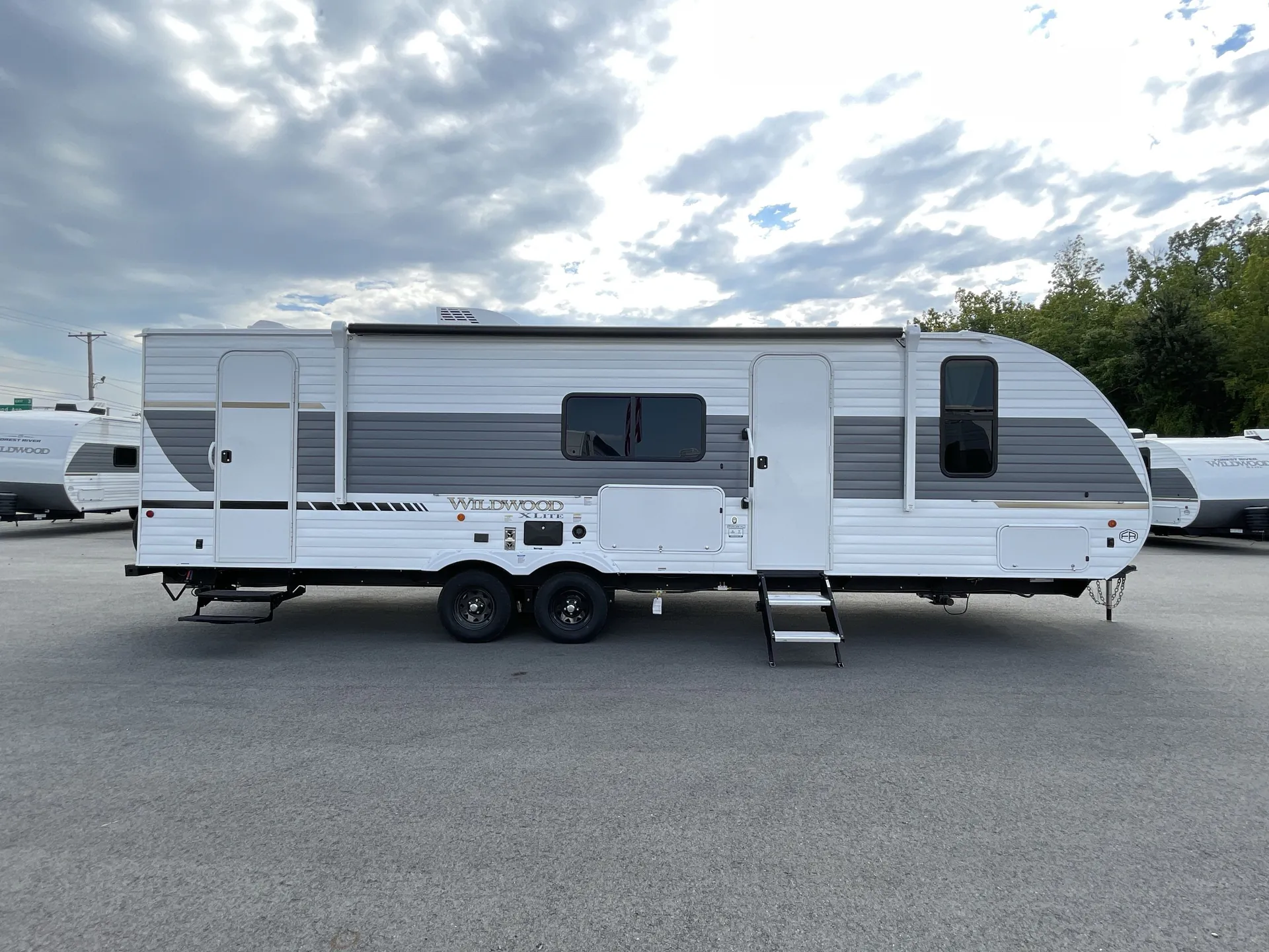 2027 Forest River Wildwood X-Lite 263BHXL — off campside