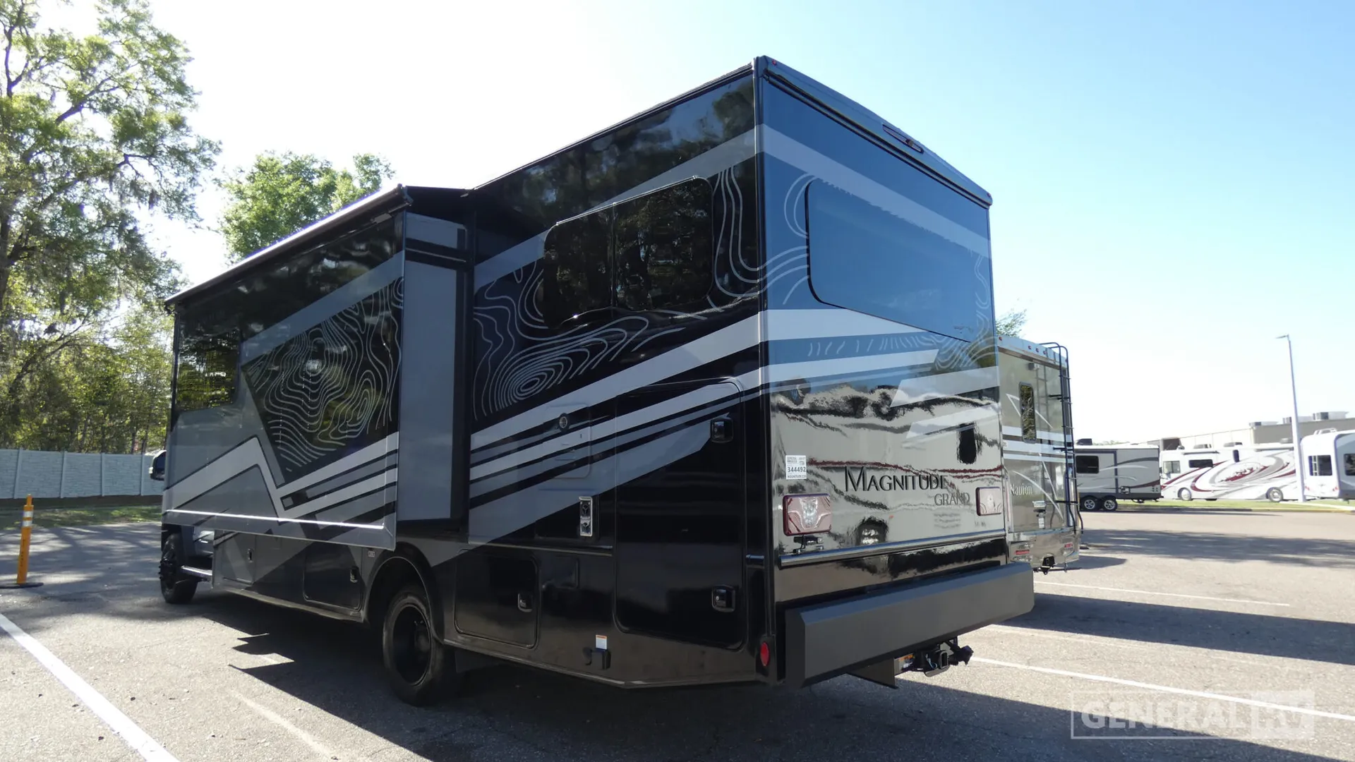 2026 Thor Motor Coach Magnitude Z30 - Photo 4