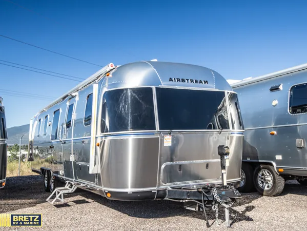 2021 Airstream Classic 33FB - Photo 2