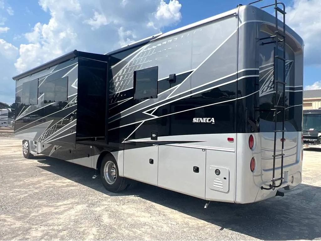 2026 Jayco Seneca 37K - Photo 4