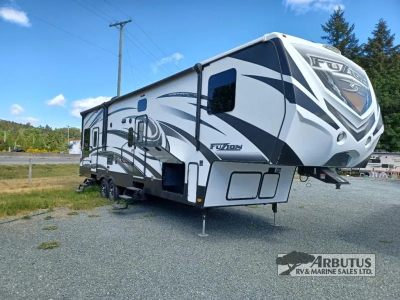 2015 Keystone Fuzion 325 - Main photo