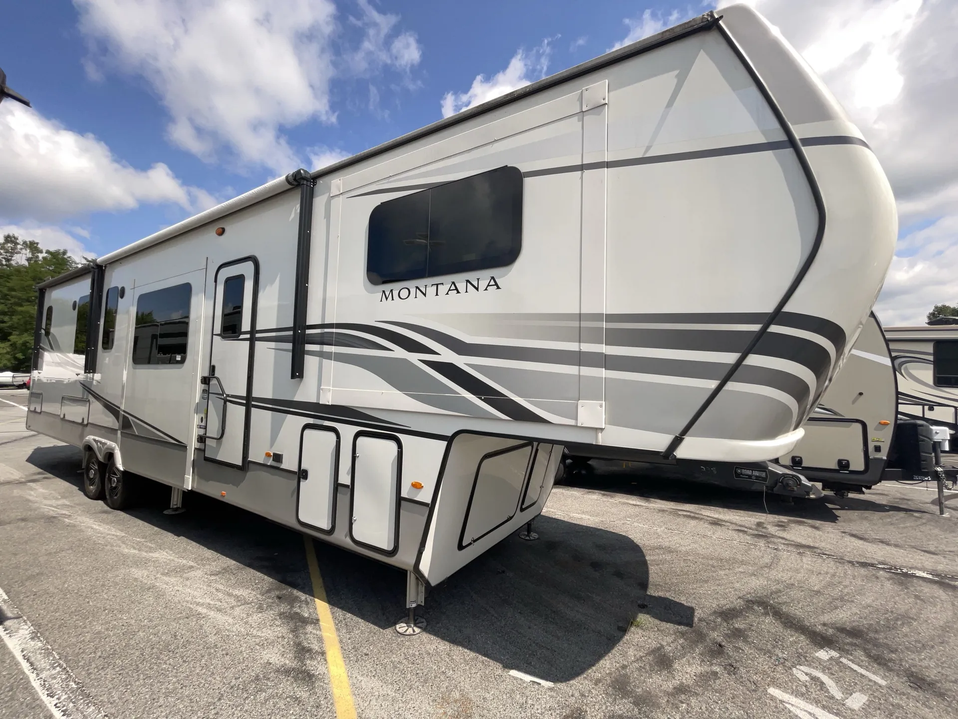 2022 Keystone Montana 3763BP dealer photo 1 from Camping World