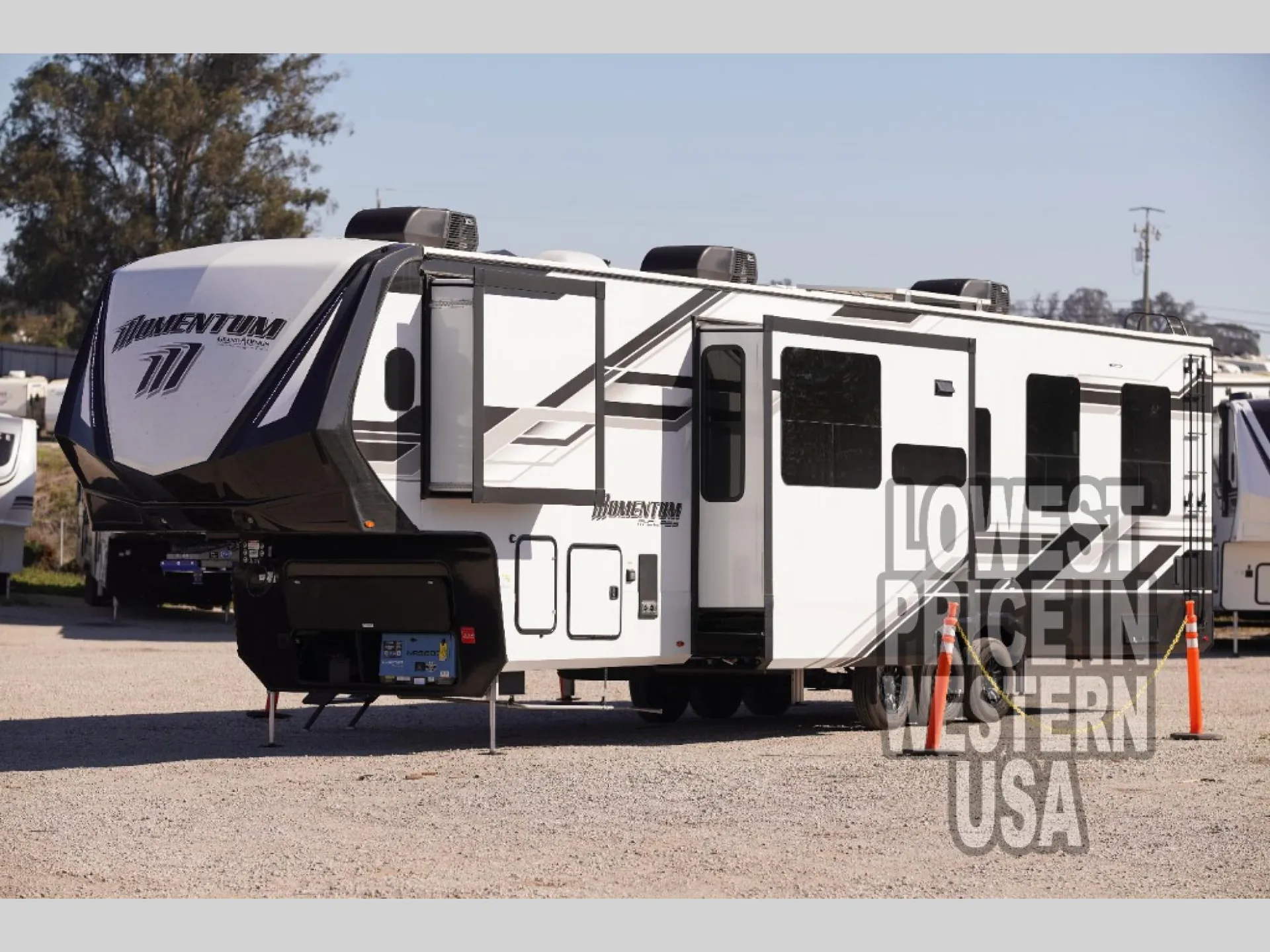 2025 Grand Design Momentum M-Class 392M - Photo 4