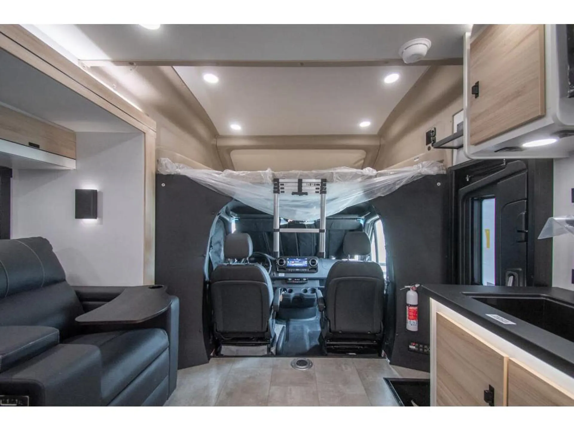 2026 Entegra Coach Qwest 25R - Photo 4