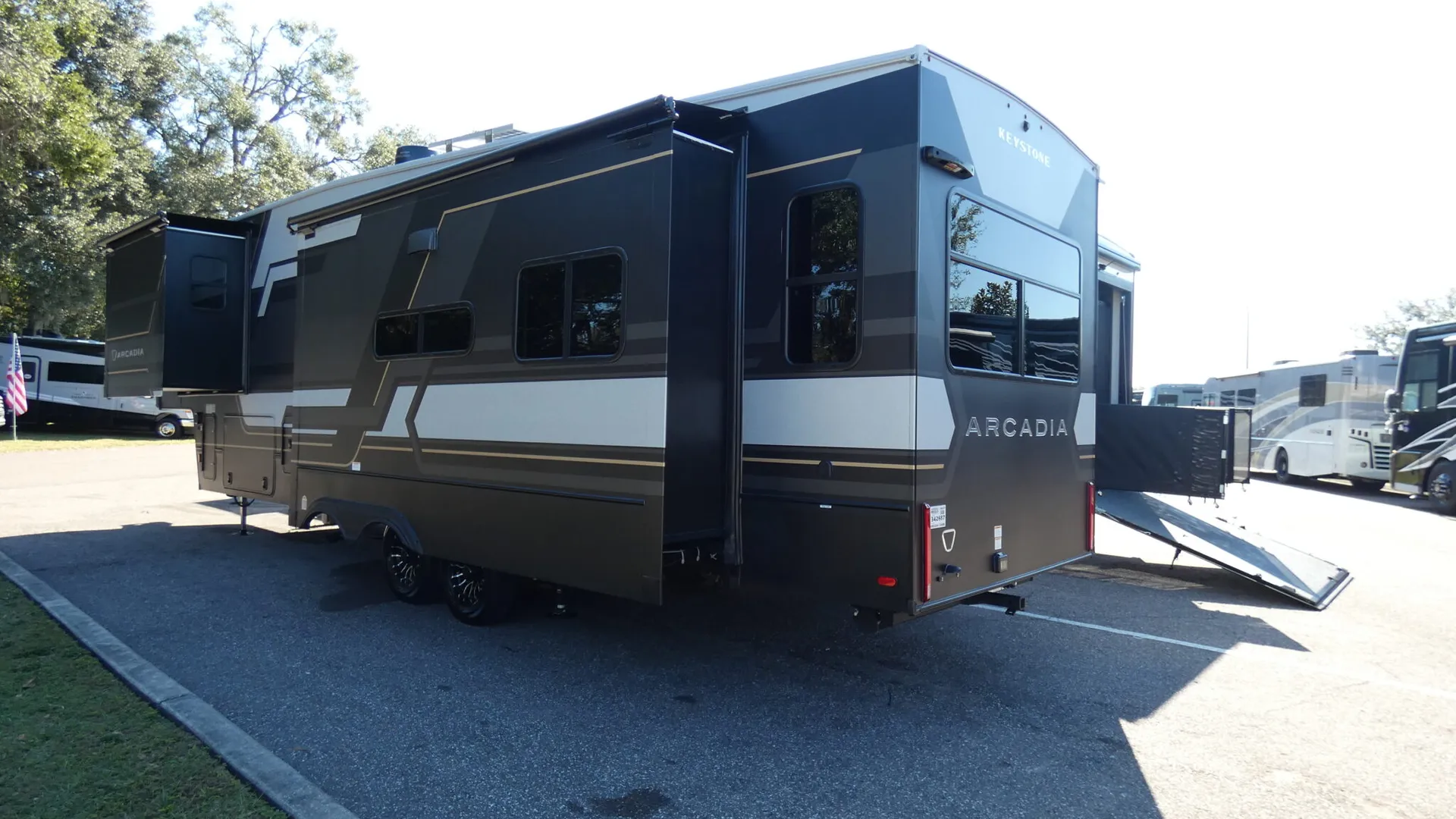 2026 Keystone Arcadia 3260RL - Photo 4