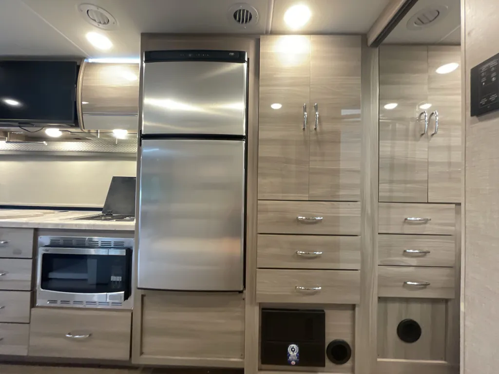 2023 Thor Motor Coach Tiburon 24FB, Photos photo 12