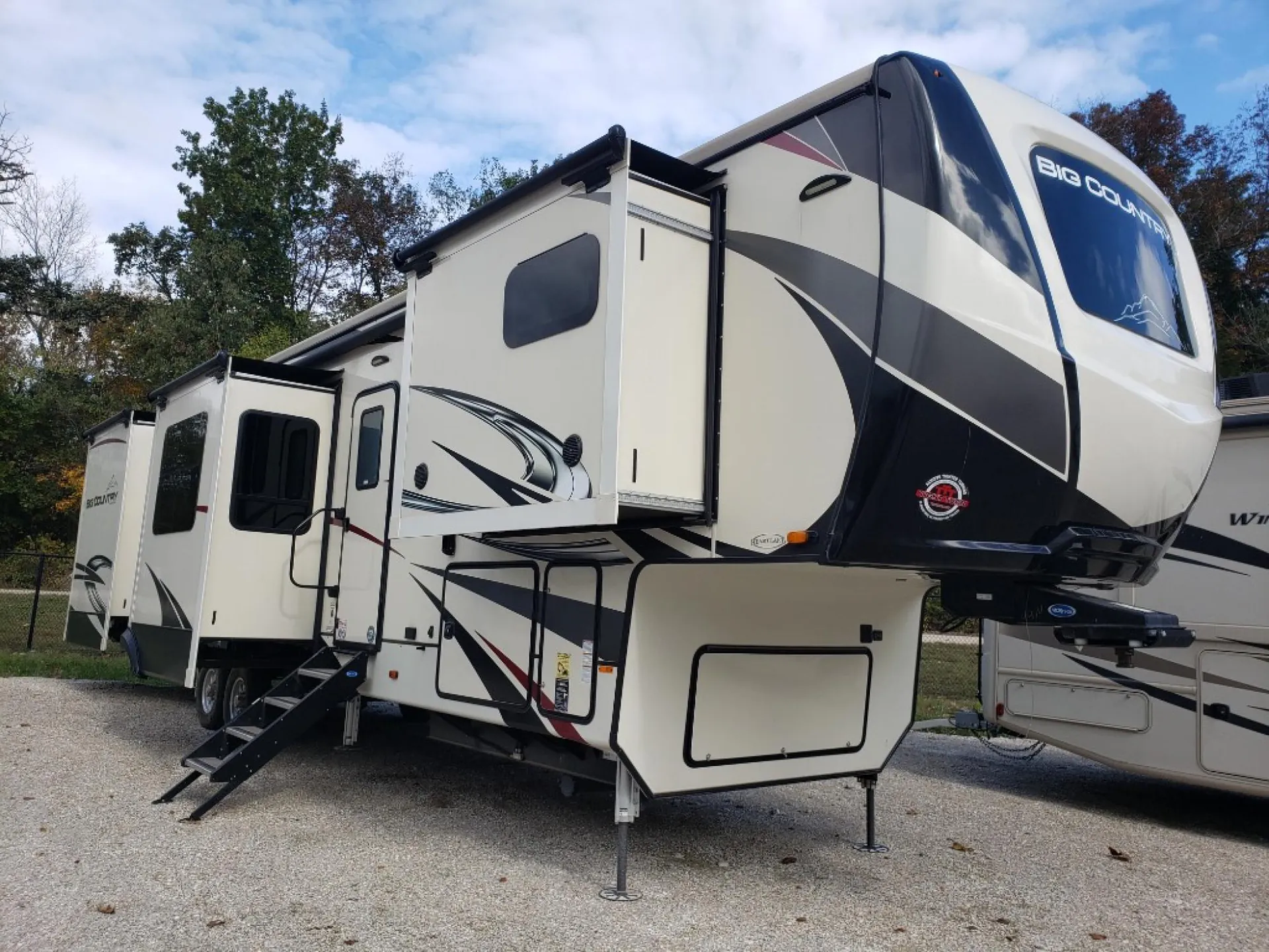 2021 Heartland Big Country 3895FK - Photo 2