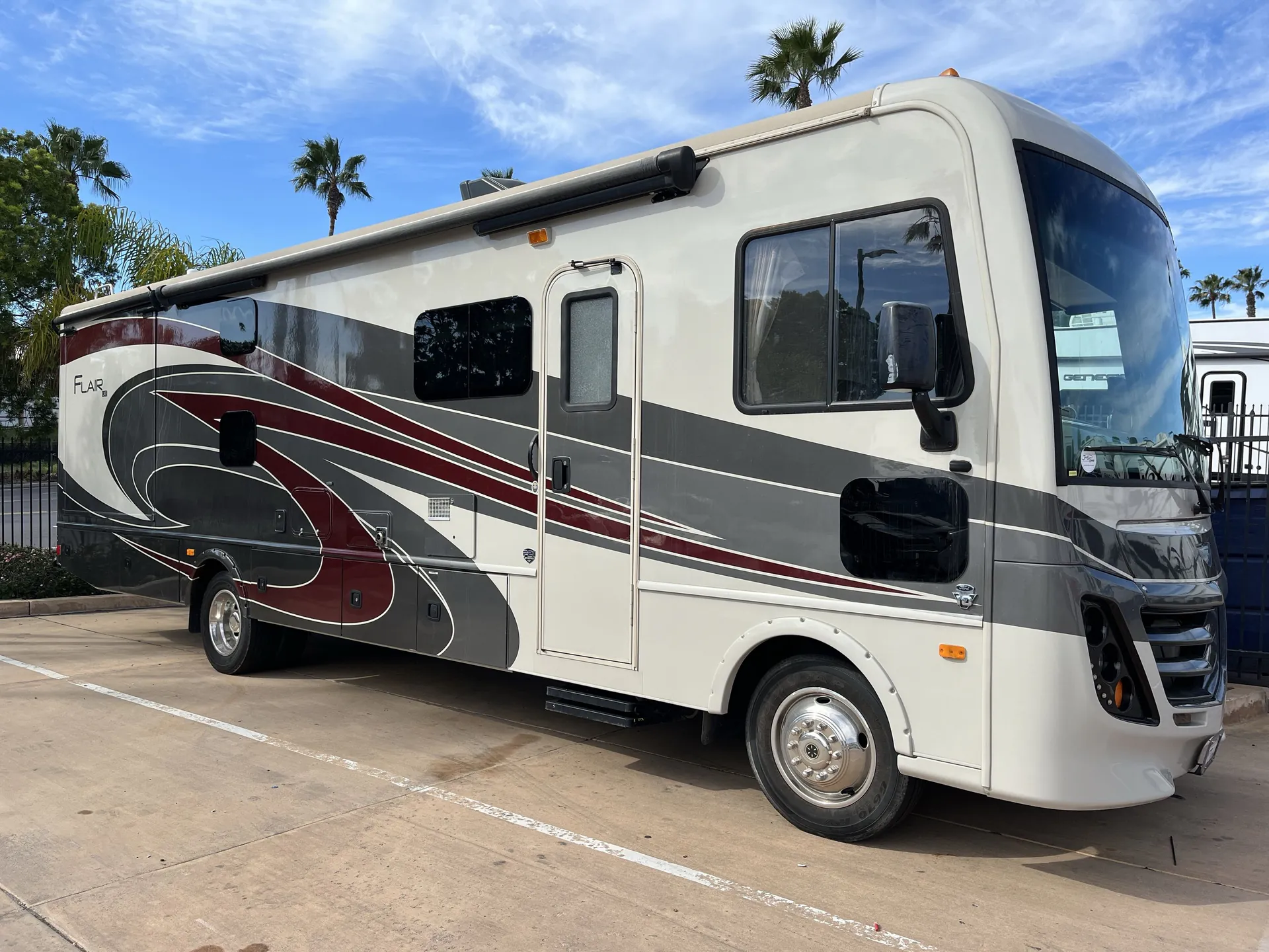 2018 Fleetwood Flair LXE 31B - Photo 2