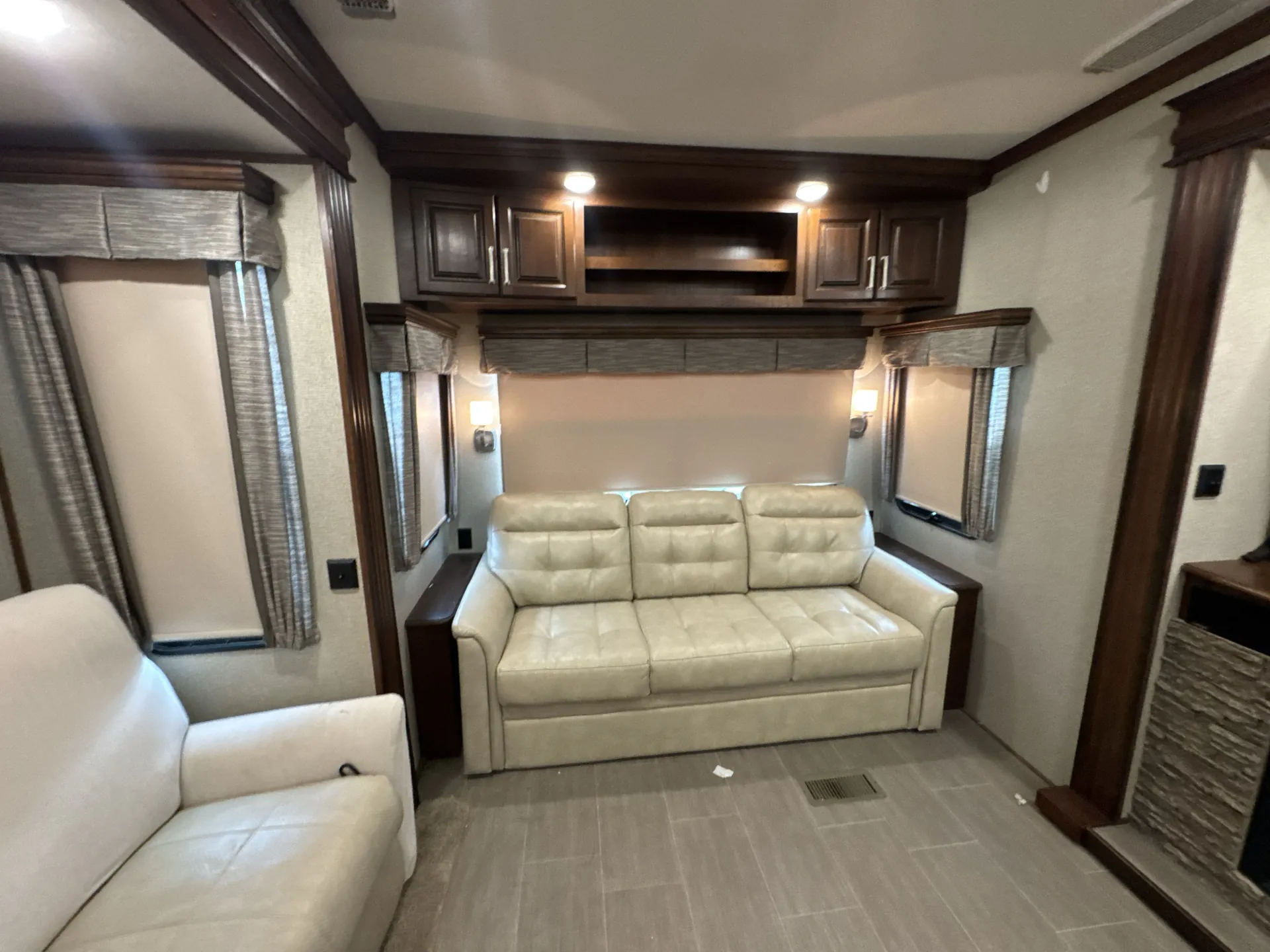 2018 Keystone Alpine 3400RS — living area main