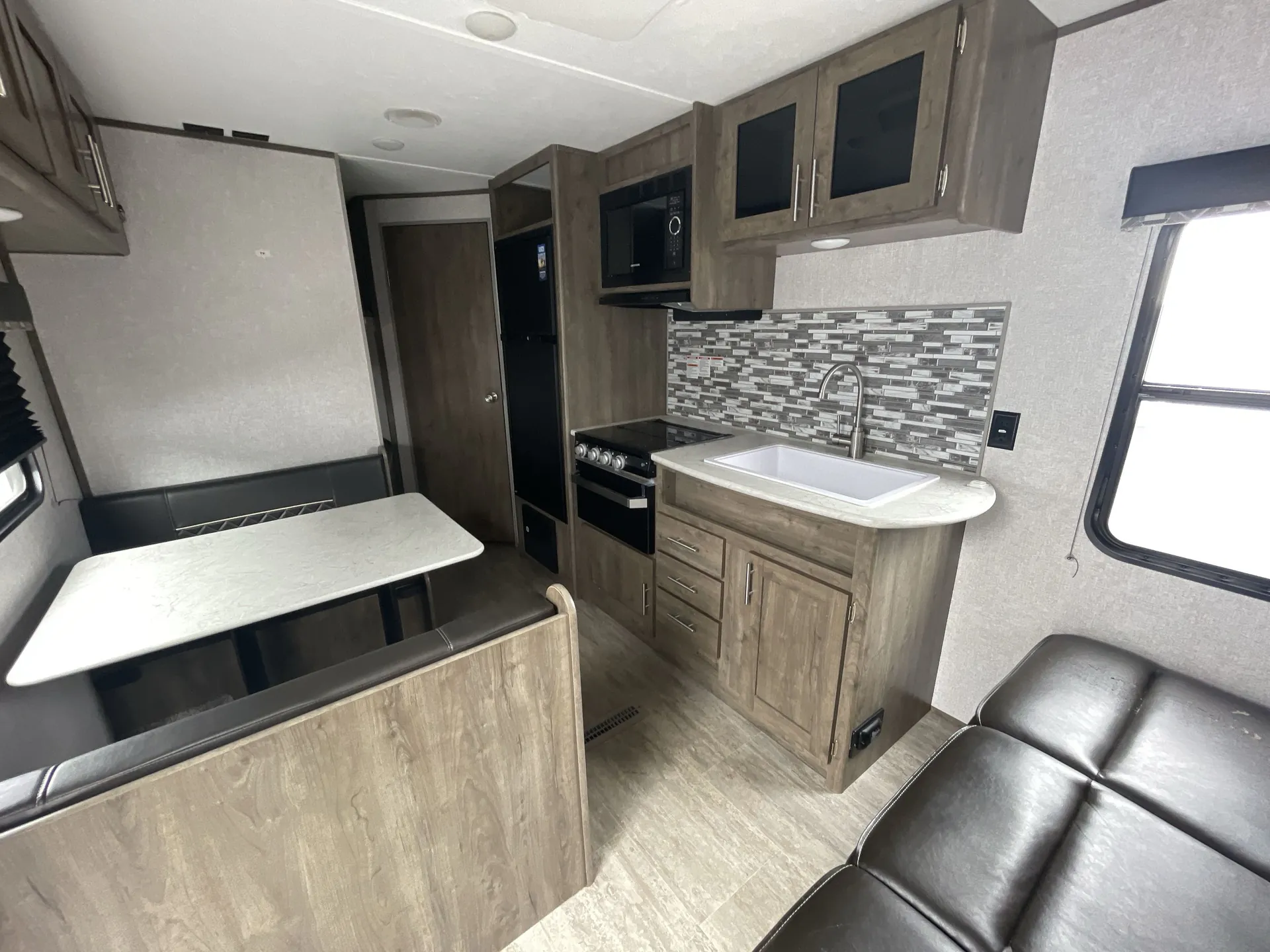 2021 Dutchmen Aspen Trail LE 25BH — living area main