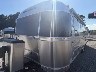 2026 Airstream Flying Cloud 30FBBT - Photo 3