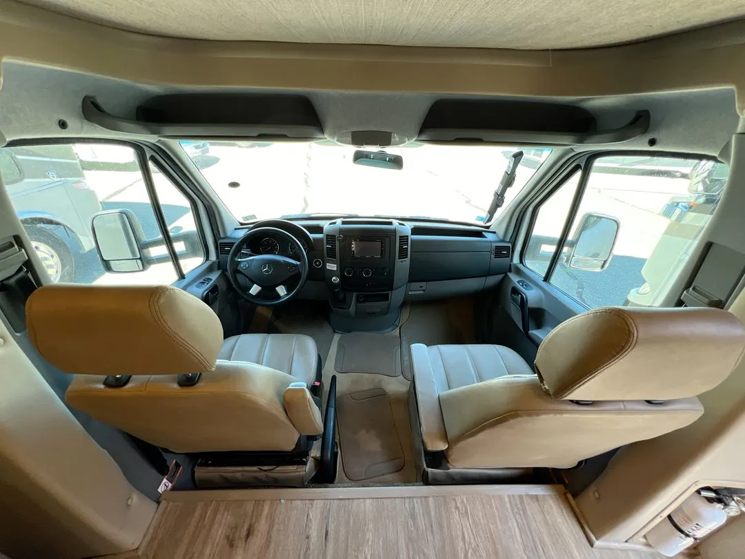 2018 Thor Motor Coach Chateau Sprinter 24BL - Photo 4