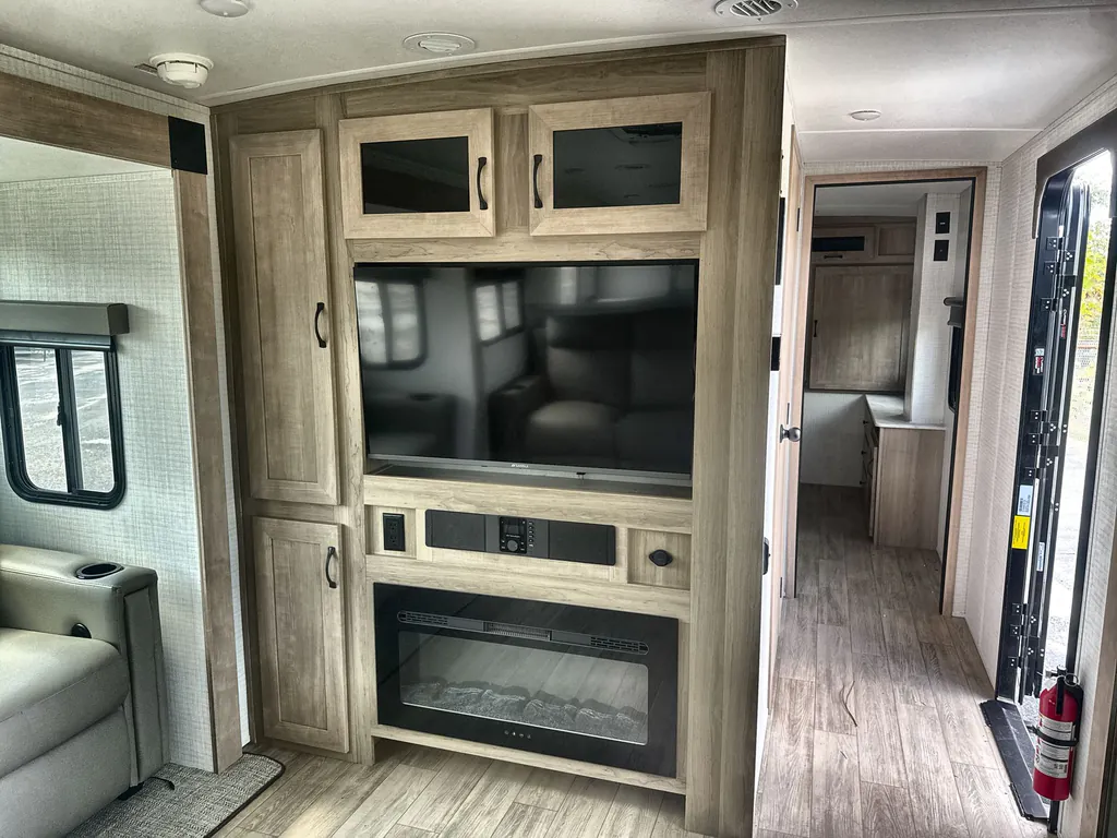 2026 Forest River Solaire 3060RKTS, Photos photo 11