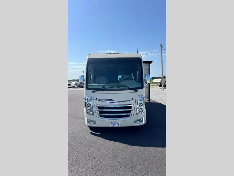 2021 Thor Motor Coach Vegas 24.1 - Photo 3