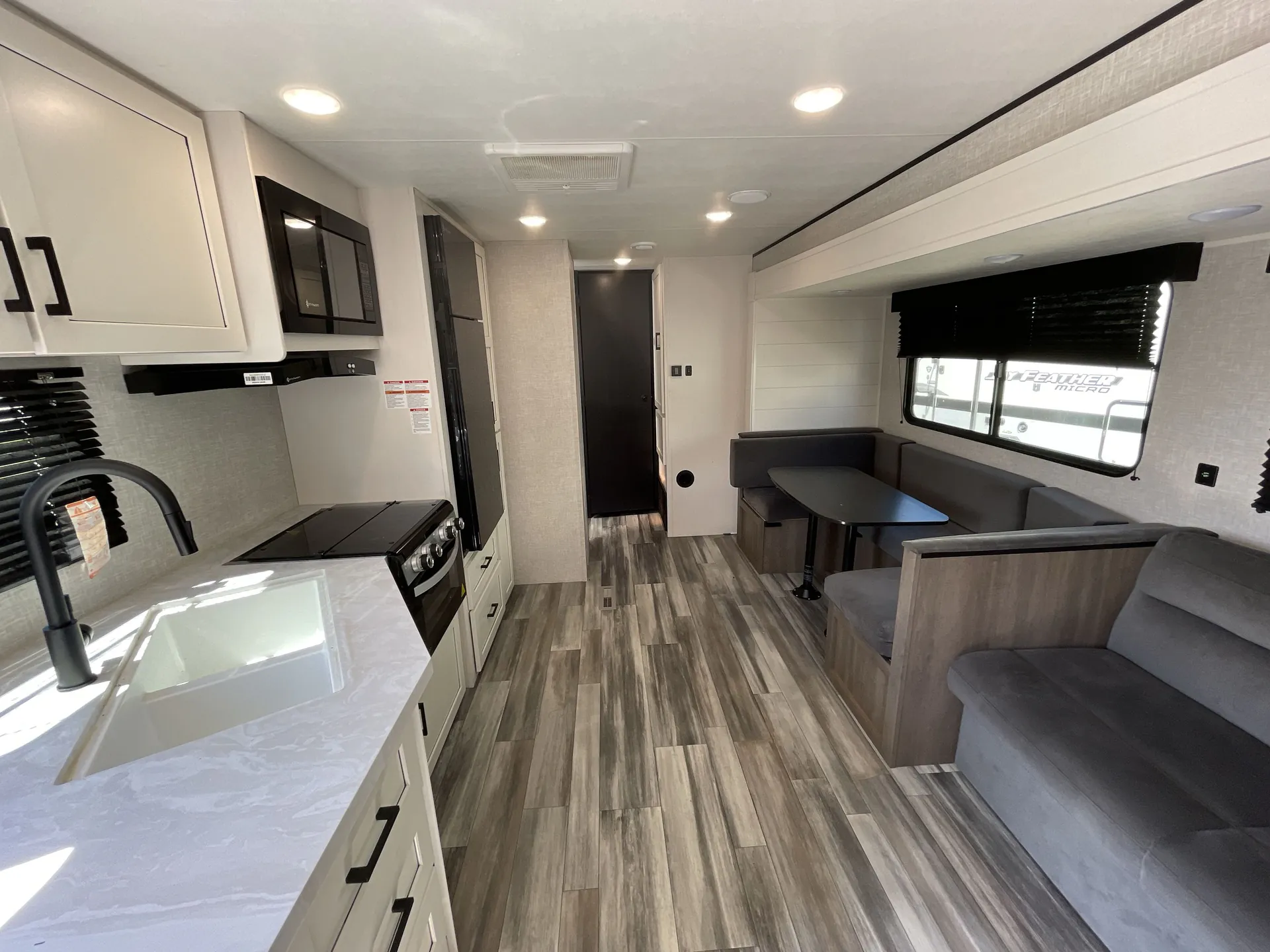 2025 Jayco Jay Flight SLX 321BDS — living area main
