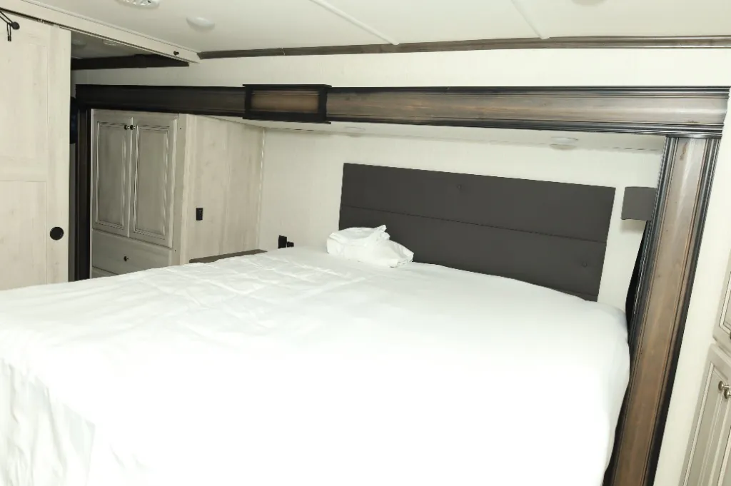 2023 Forest River Cardinal Luxury 380RLX, Photos photo 19
