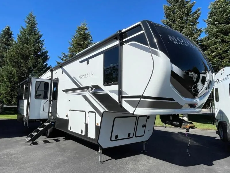 2025 Keystone Montana High Country 331RL - Photo 2