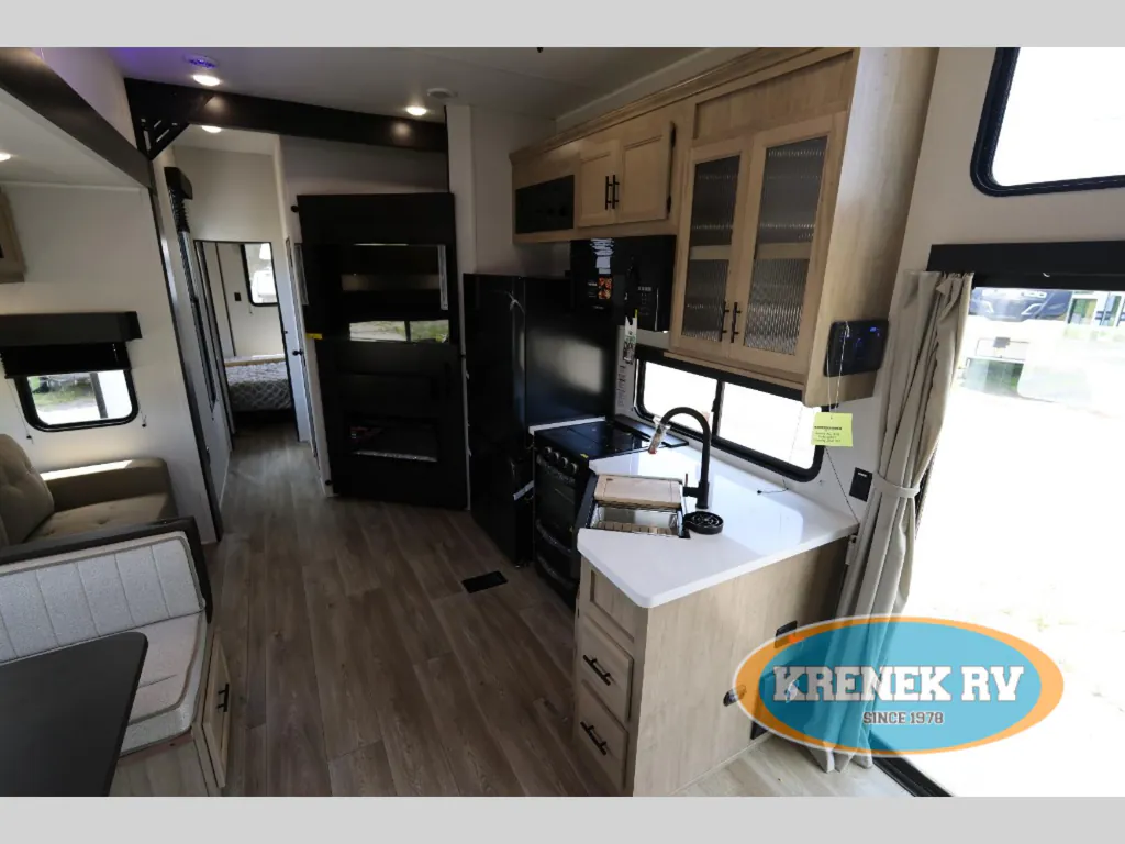 2027 Forest River Cherokee Timberwolf 39DC, Photos photo 14
