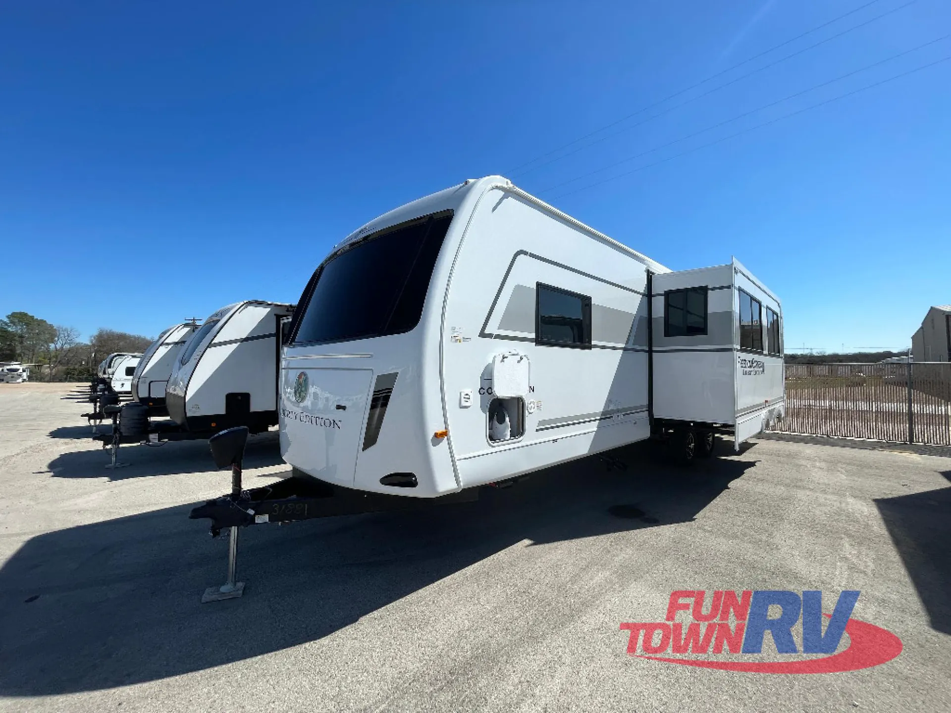 2026 Coachmen Freedom Express Liberty Edition 330BHJJ - Photo 4