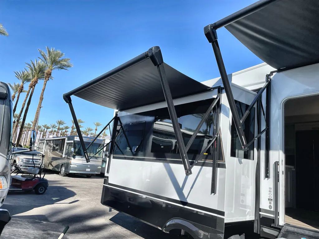 2026 Brinkley Model Z 3600, Photos photo 2
