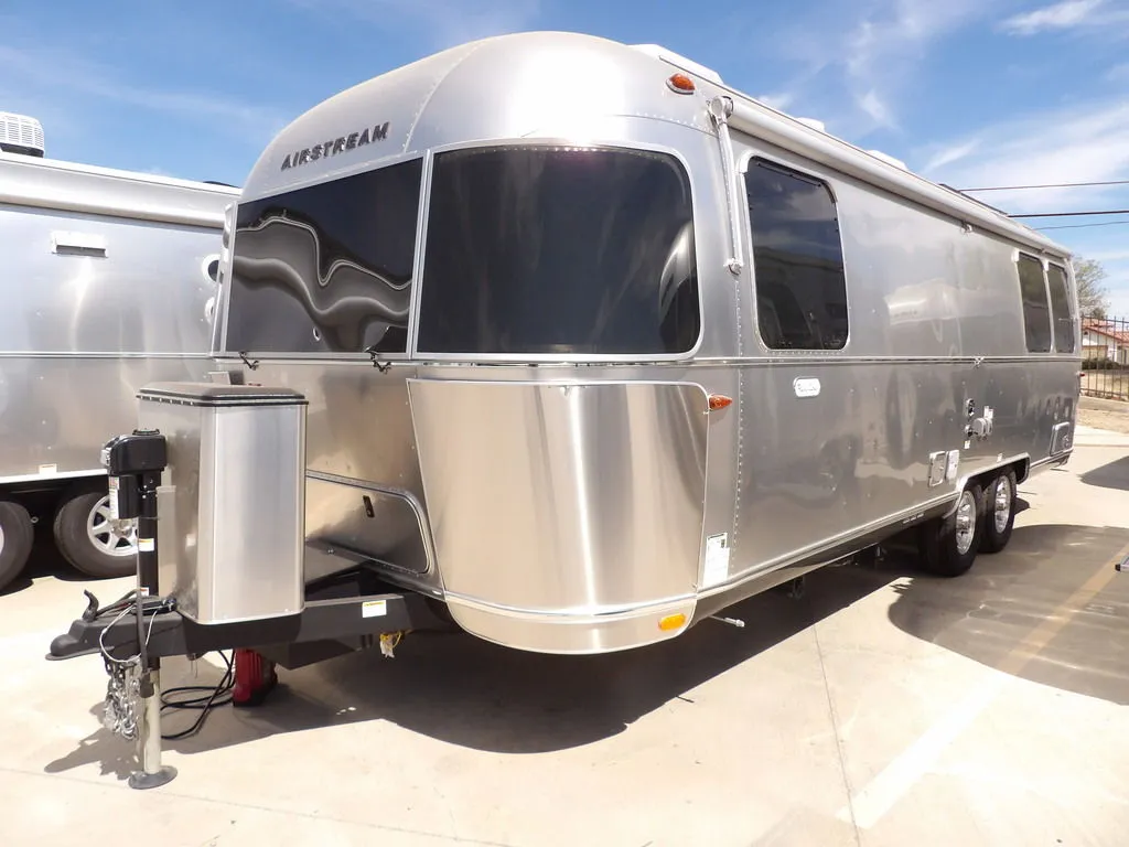 2025 Airstream Flying Cloud 27FB - Photo 2