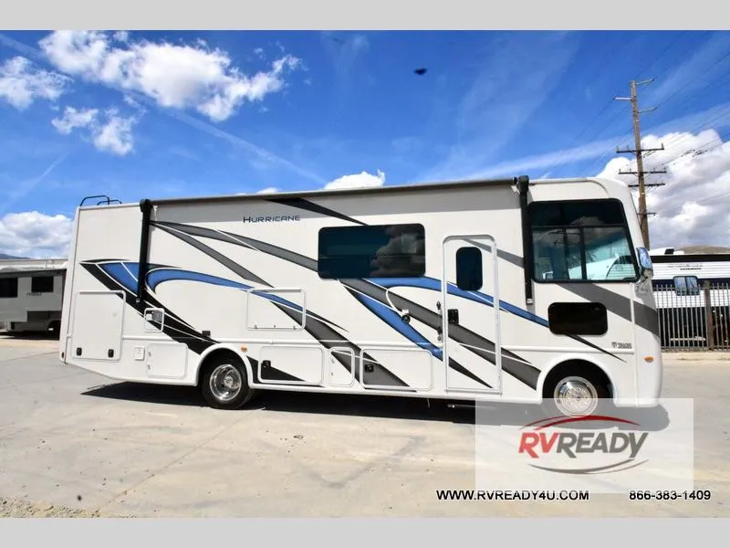 2023 Thor Motor Coach Hurricane 29M - Photo 2