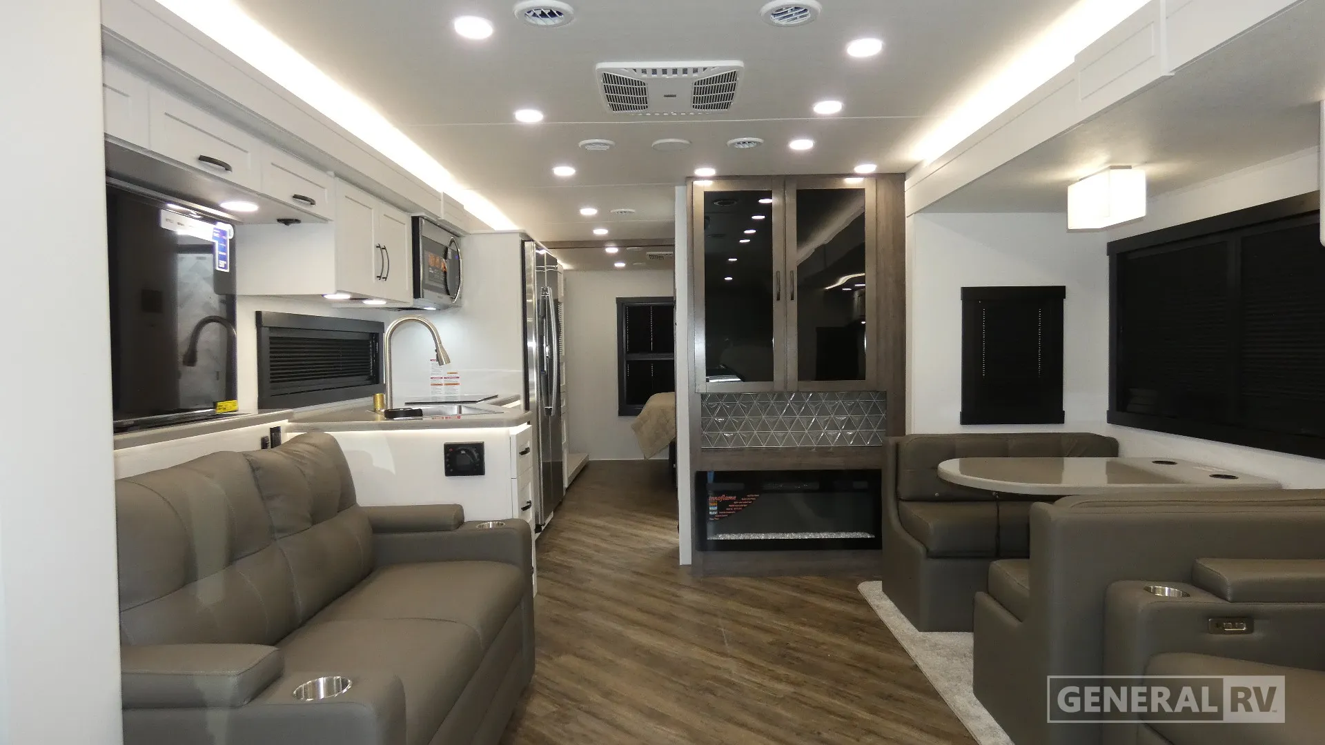 2026 Entegra Coach Accolade 37M - Photo 3