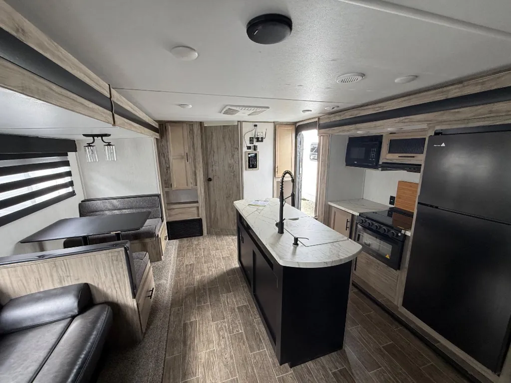 2021 Forest River Cherokee Alpha Wolf 33BH-L, Photos photo 4