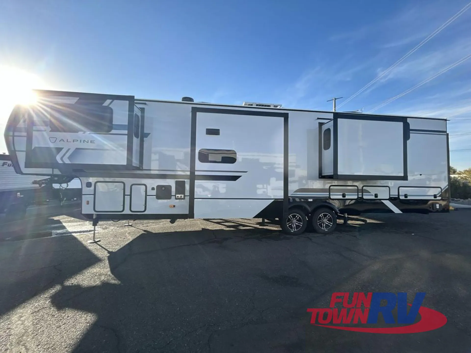 2026 Keystone Alpine 3710FL - Photo 4