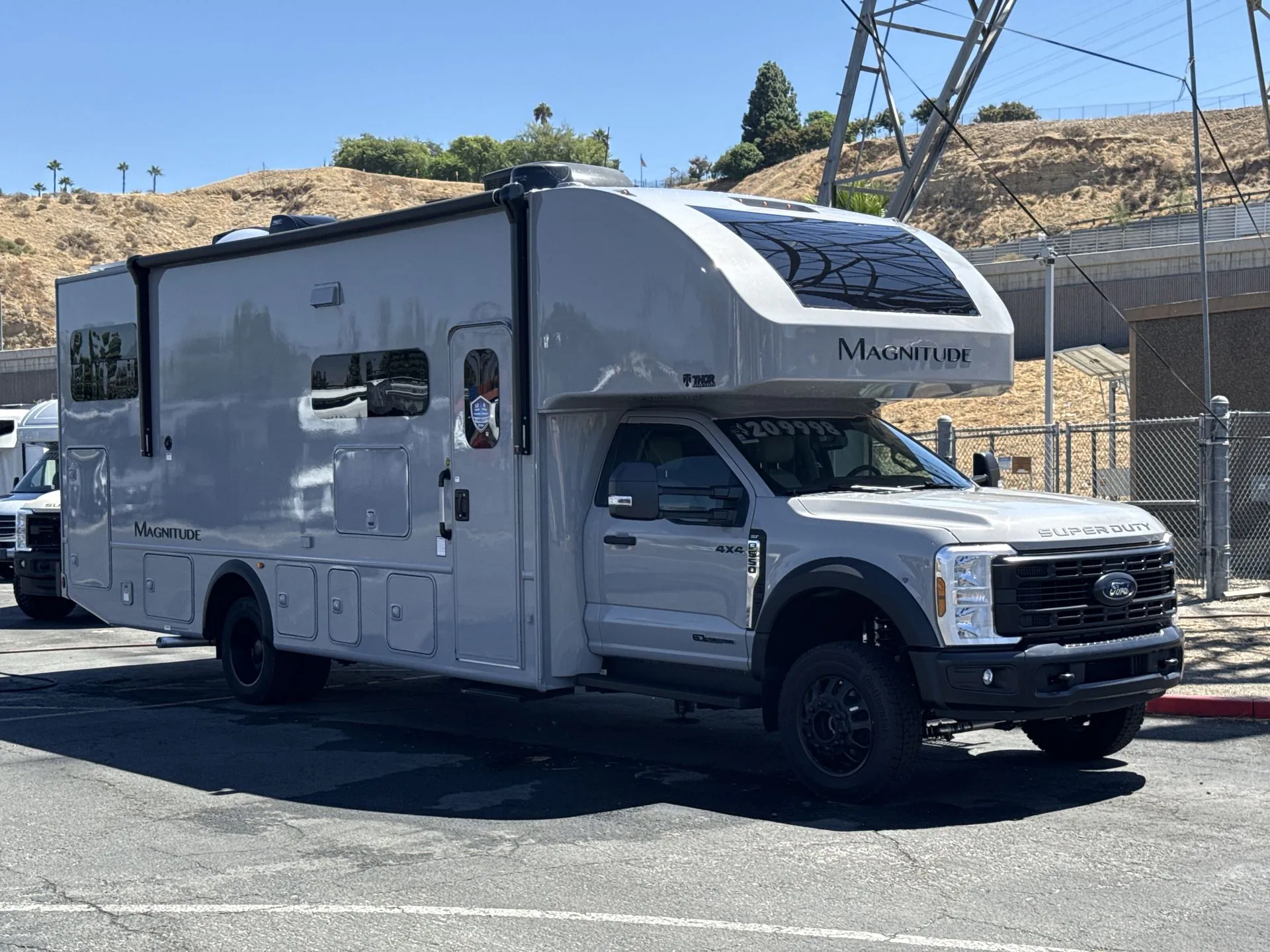 2027 Thor Motor Coach Magnitude Z30 - Photo 2