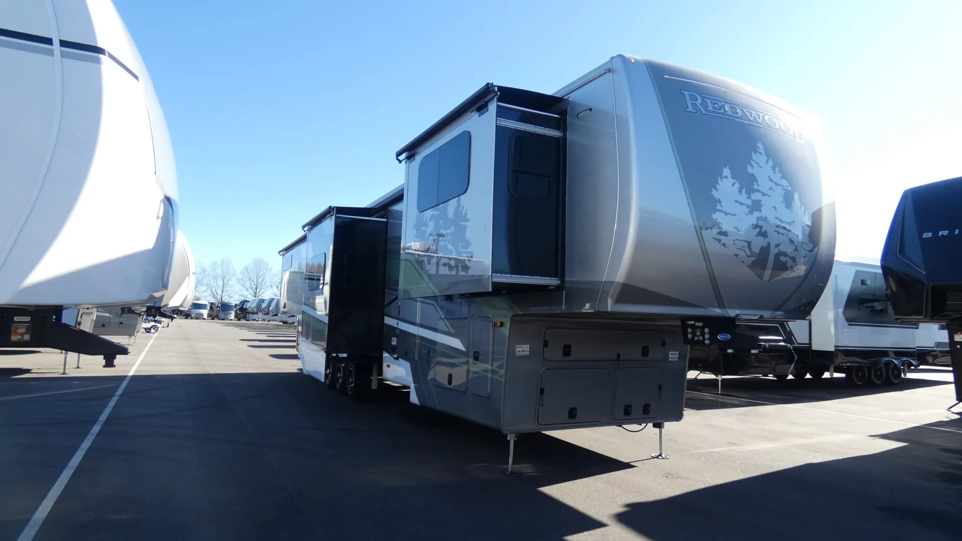2026 Crossroads RV Redwood 420FL - Photo 2