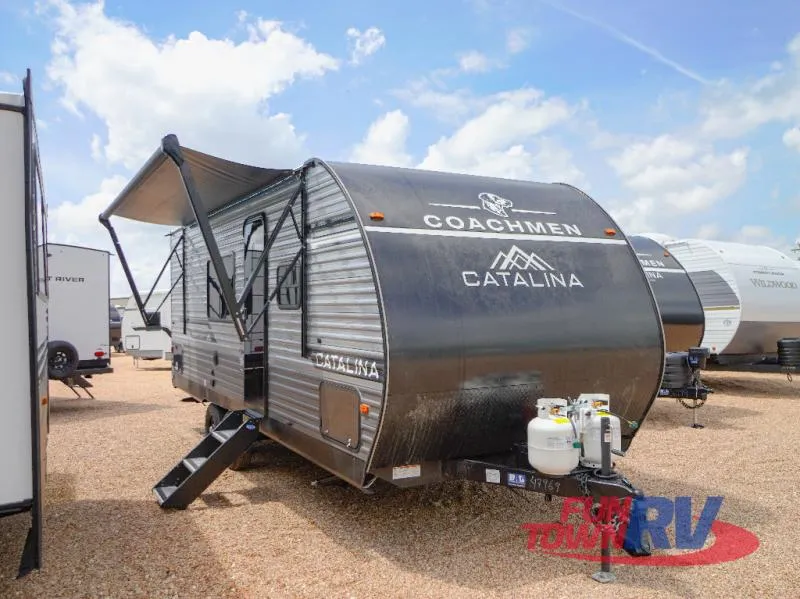 2026 Coachmen Catalina Summit Series 8 211BH - Photo 2