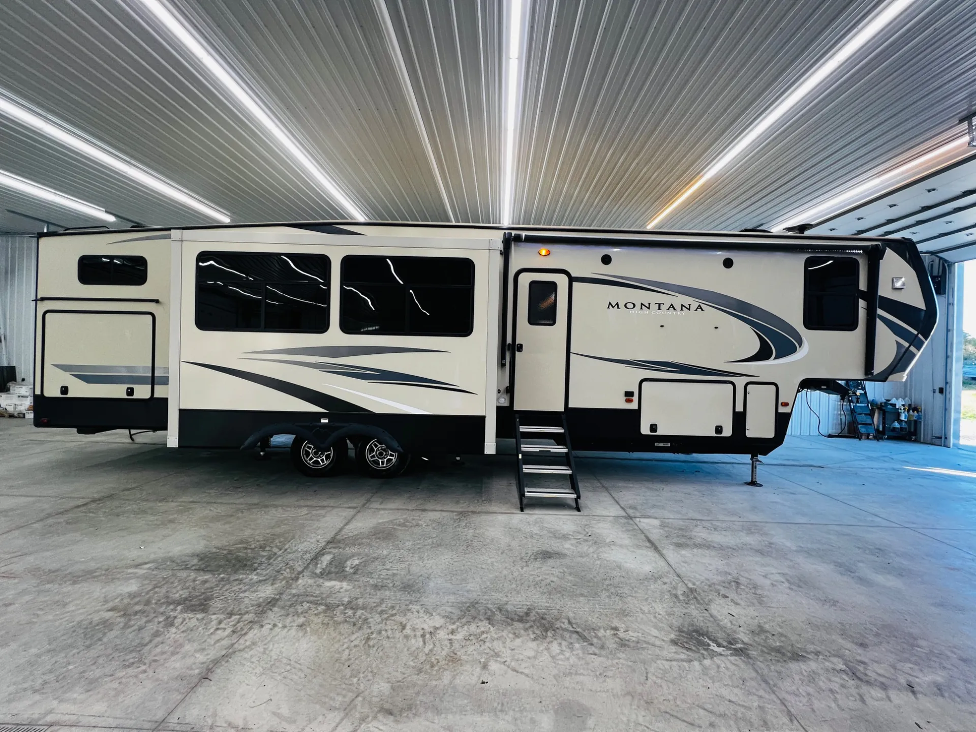 2019 Keystone Montana High Country 365BH - Photo 3