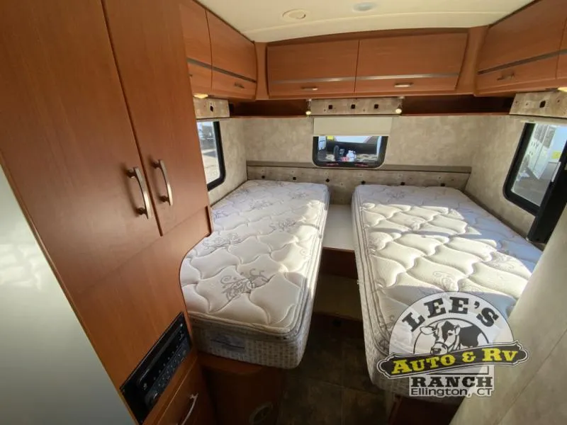 2013 Winnebago View Profile 24V - Photo 2