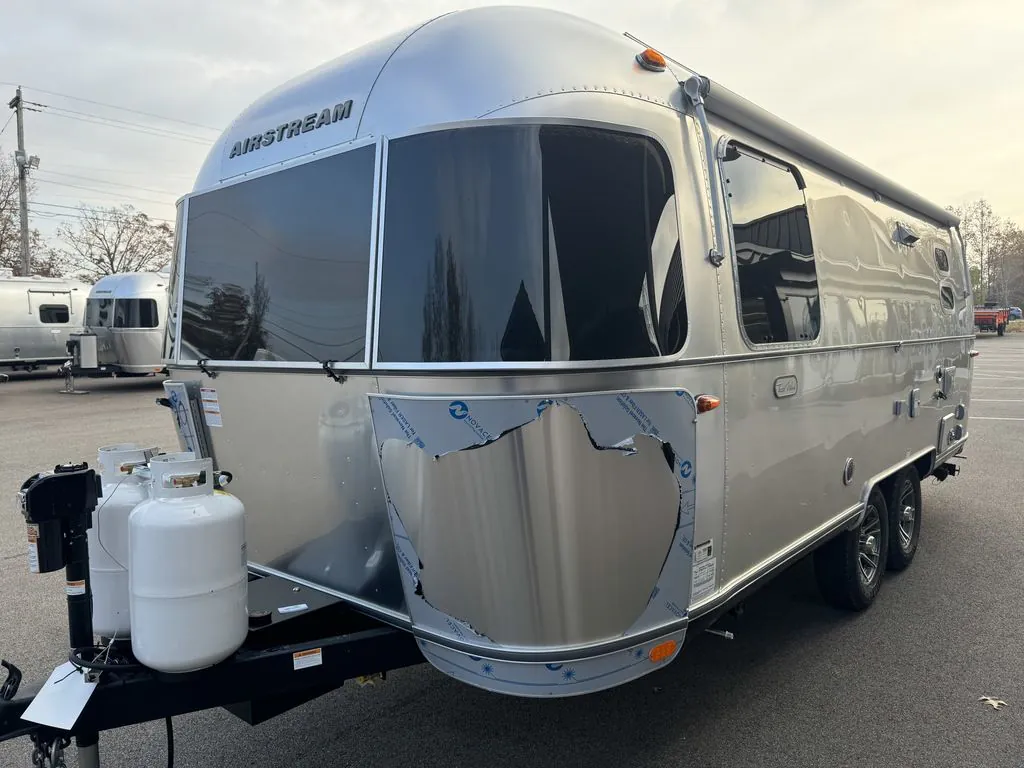 2025 Airstream Trade Wind 23FB - Photo 3