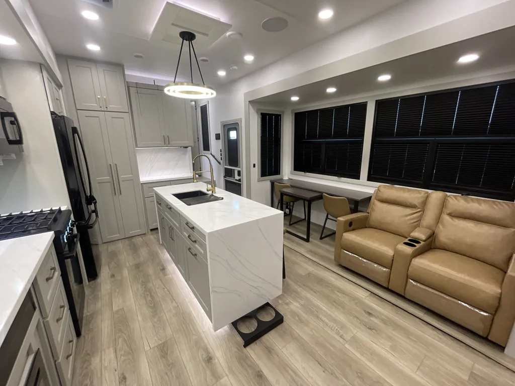 2025 Brinkley Model G 4100, Photos photo 3