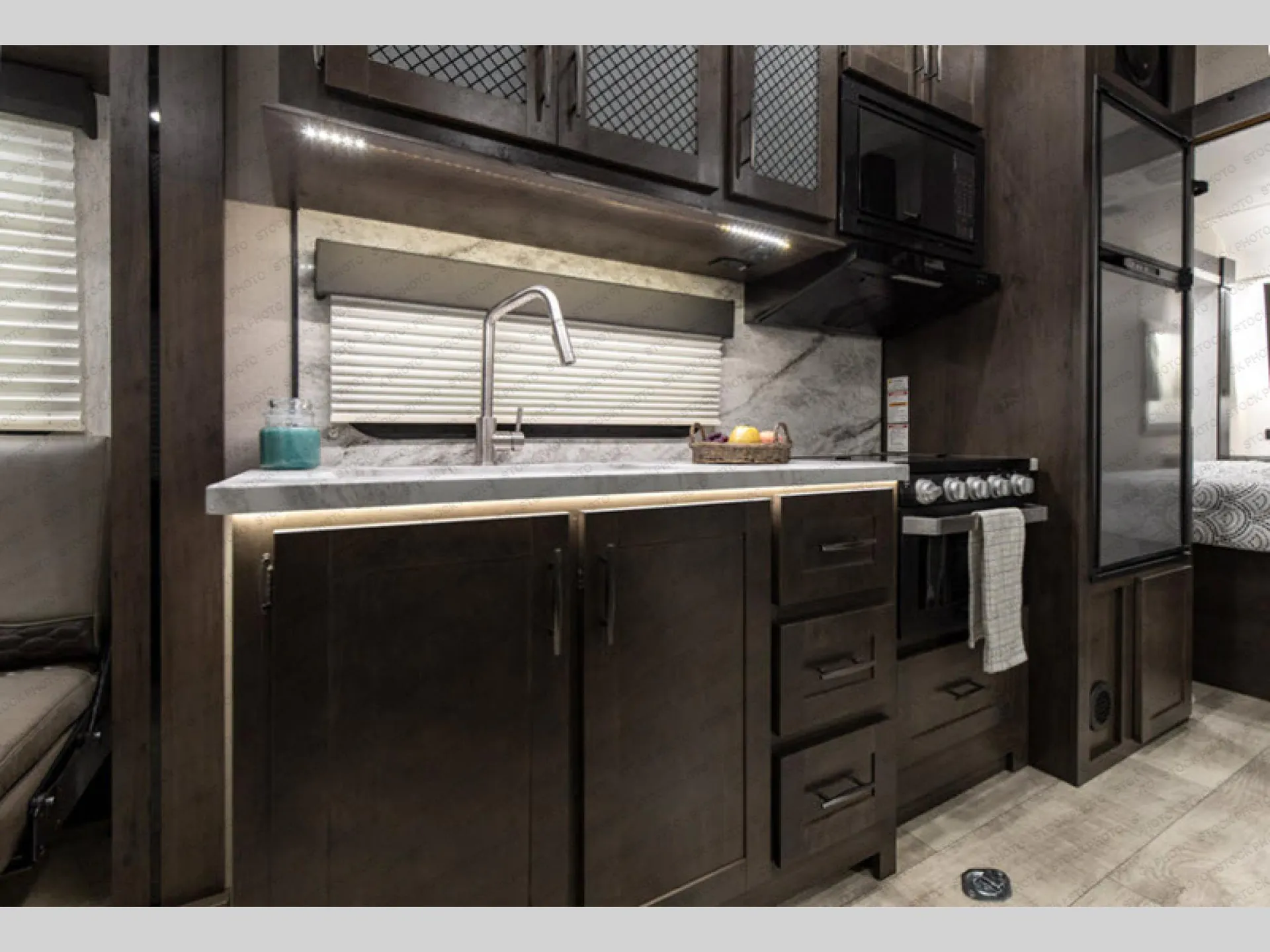 2022 Grand Design Momentum G-Class 30G - Photo 3
