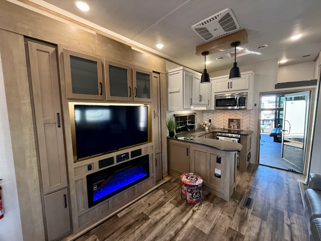 2022 Keystone Raptor 423, Photos photo 47