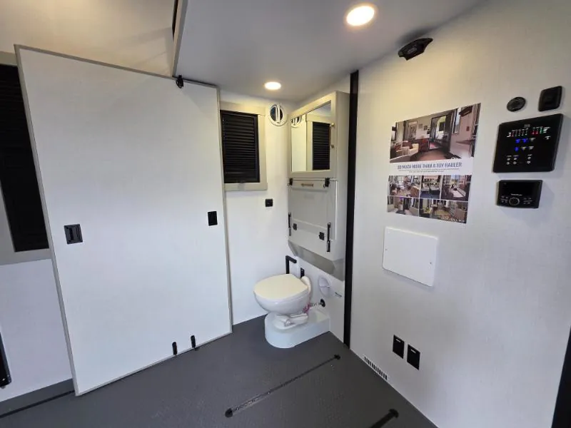 2026 Brinkley Model G 4100, Photos photo 12