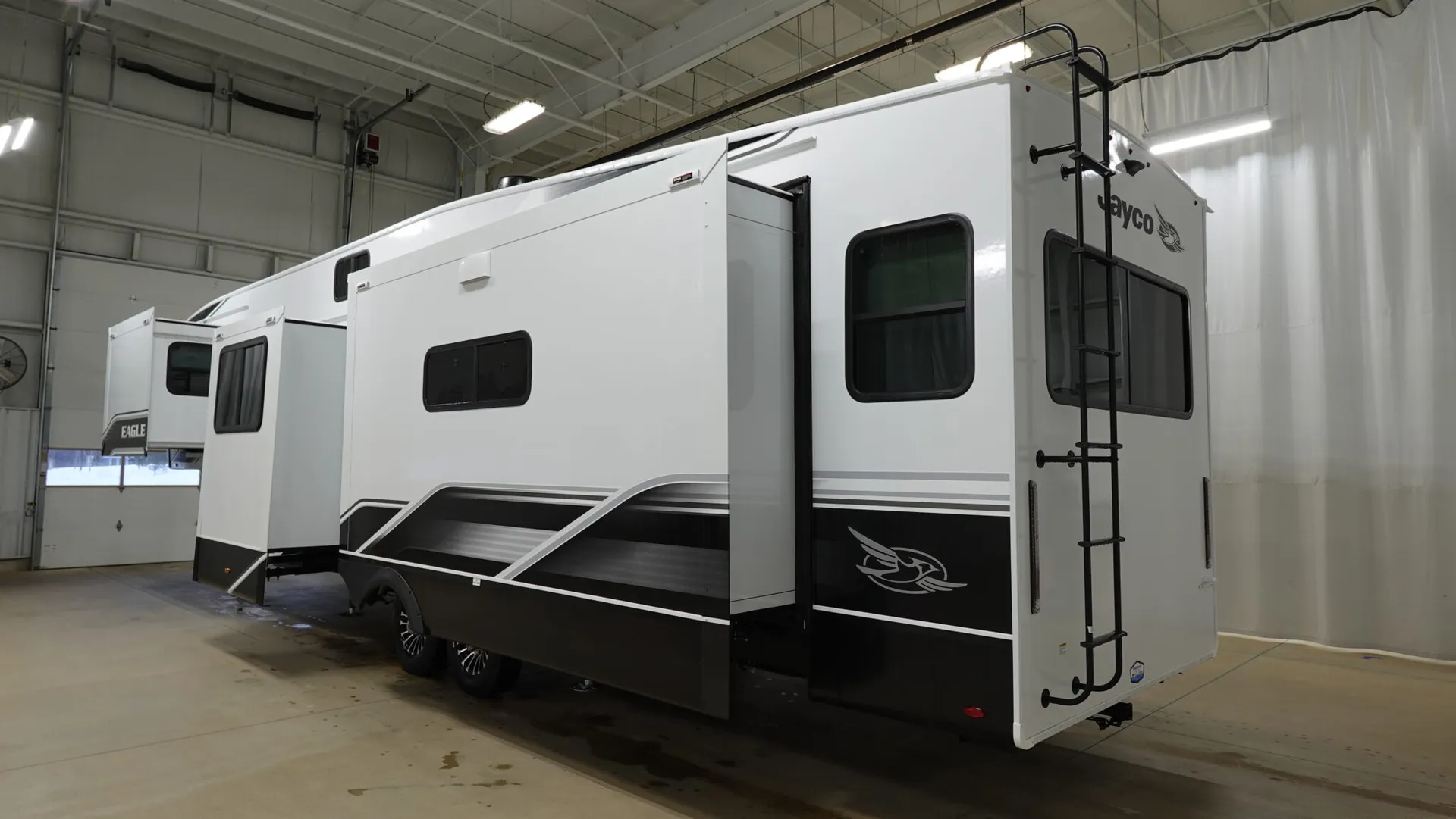 2026 Jayco Eagle 355MBQS - Photo 4