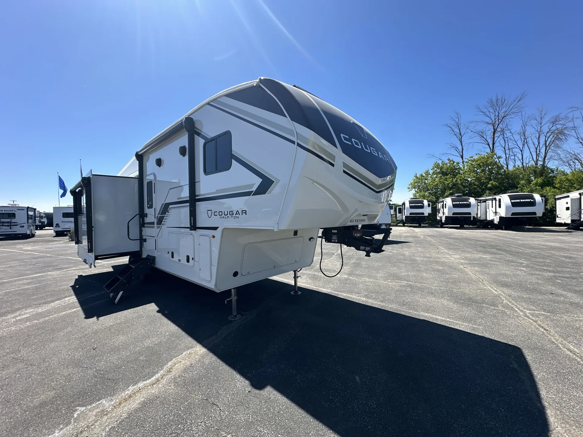 2027 Keystone Cougar Half-Ton 26RKE - Photo 2