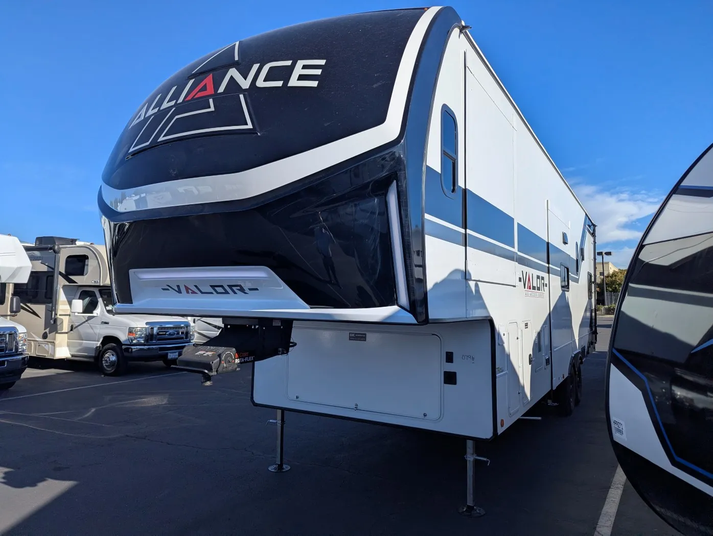 2026 Alliance RV Valor 32A10 - Photo 4