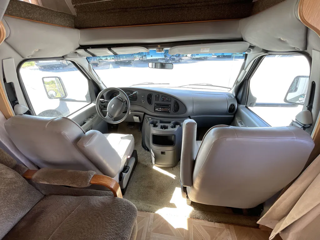 2005 Forest River Sunseeker 2900, Photos photo 20