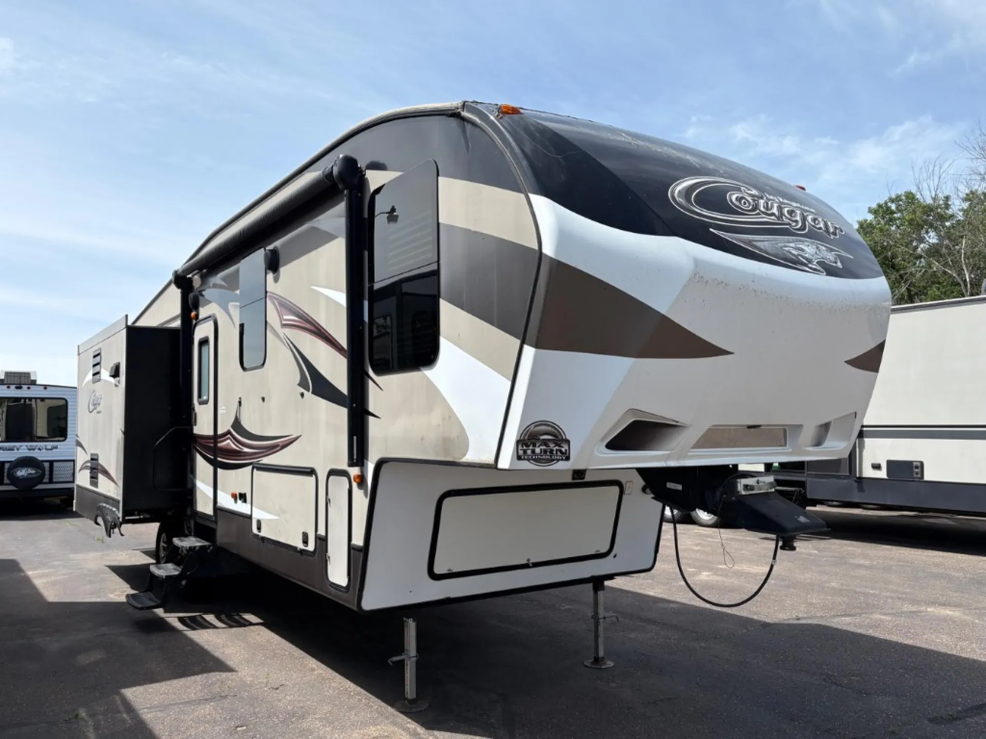 2015 Keystone Cougar 303RLS - Photo 2