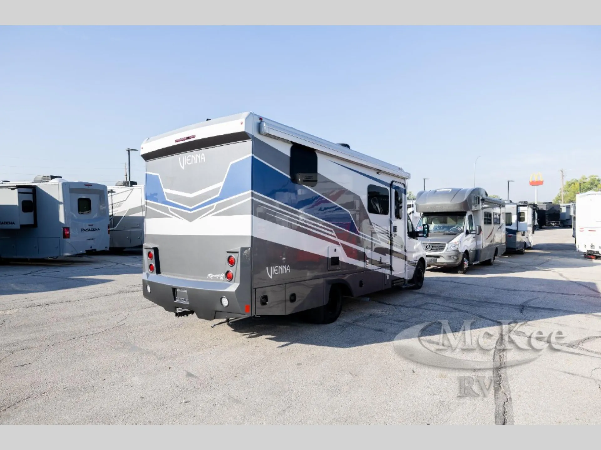 2026 Renegade RV Vienna 25FWS - Photo 4