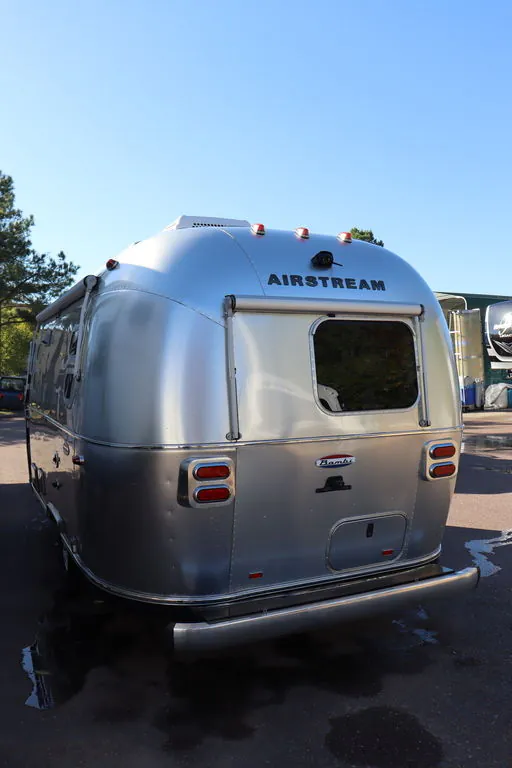 2017 Airstream International 19 - Photo 3