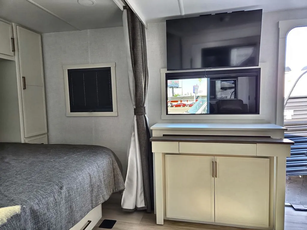 2026 Brinkley Model Ix 23X, Photos photo 12