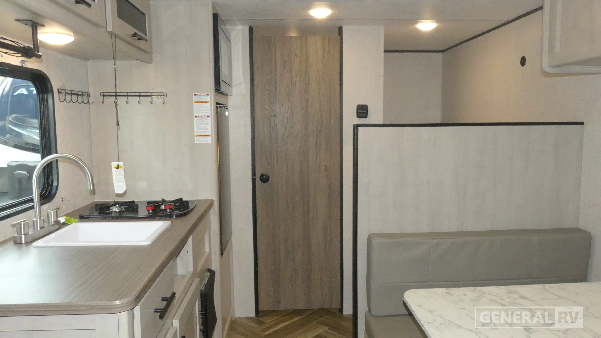 2025 Crossroads RV Zinger 18BH - Photo 3