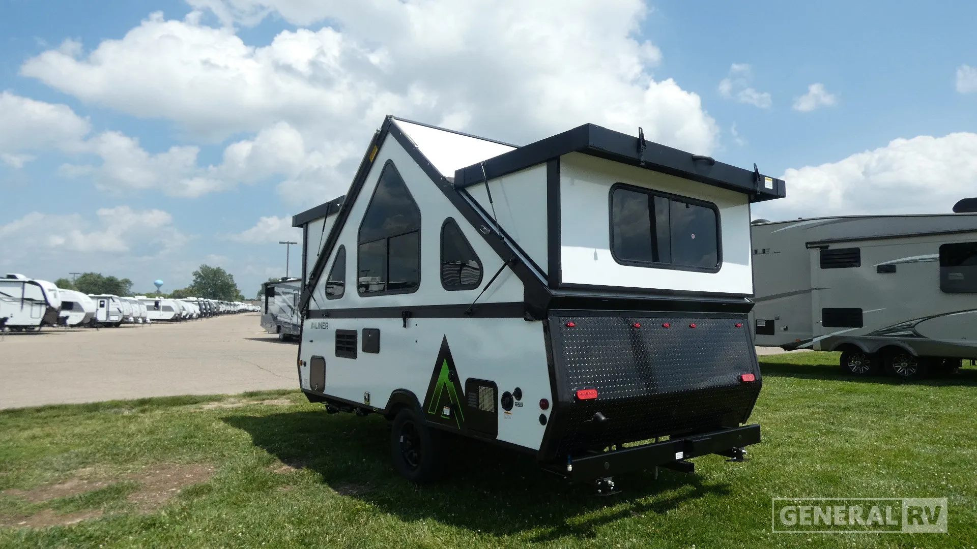 2027 Aliner Expedition Rear Sofa - Photo 4