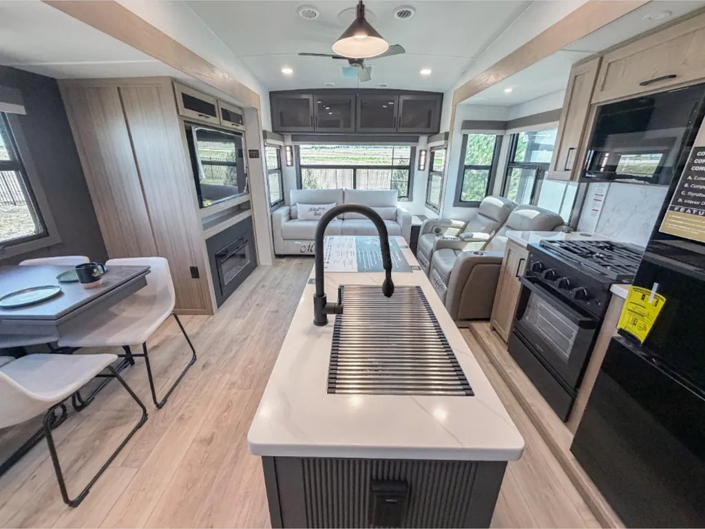 2026 Forest River Rockwood Signature R372RL, Photos photo 4